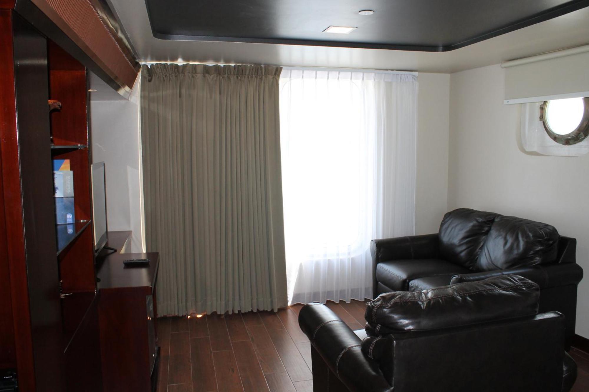 Doulos Phos The Ship Hotel Lagoi Kamer foto