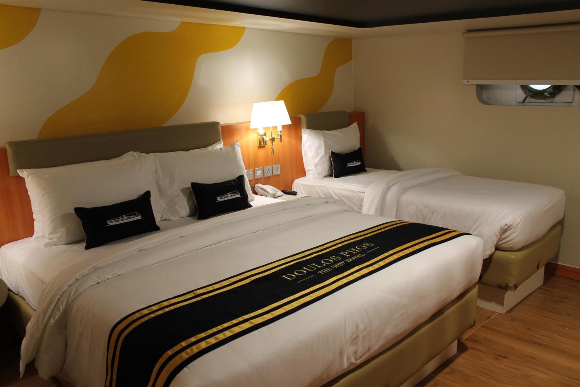 Doulos Phos The Ship Hotel Lagoi Kamer foto