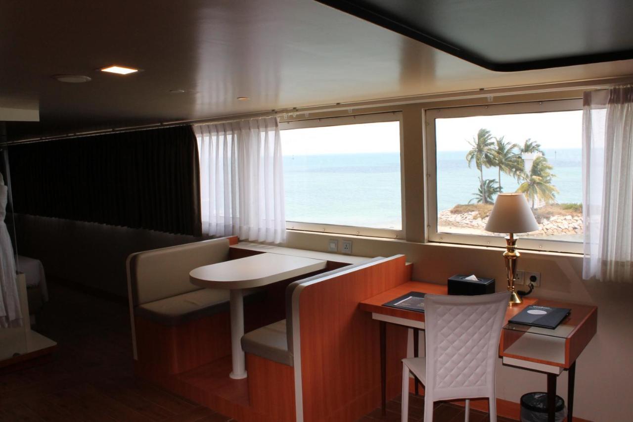 Doulos Phos The Ship Hotel Lagoi Buitenkant foto